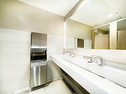 Diamond Head and Ocean views with King Bed and Parking