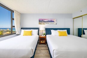 Diamond Head and Ocean views with King Bed and Parking