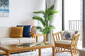 Diamond Head and Ocean views with King Bed and Parking