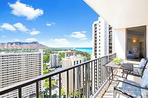 Diamond Head and Ocean views with King Bed and Parking