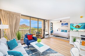 Diamond Head and Ocean views with King Bed and Parking