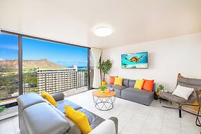 Diamond Head and Ocean views with King Bed and Parking