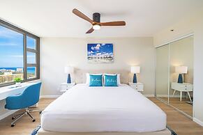 Diamond Head and Ocean views with King Bed and Parking