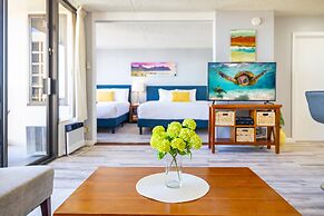 Diamond Head and Ocean views with King Bed and Parking