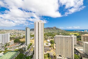 Diamond Head and Ocean views with King Bed and Parking