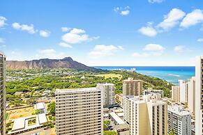 Diamond Head and Ocean views with King Bed and Parking