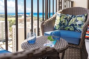 Diamond Head and Ocean views with King Bed and Parking