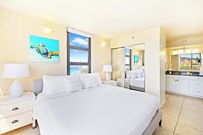 Diamond Head and Ocean views with King Bed and Parking