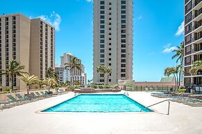 Diamond Head and Ocean views with King Bed and Parking