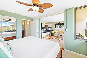 Diamond Head and Ocean views with King Bed and Parking