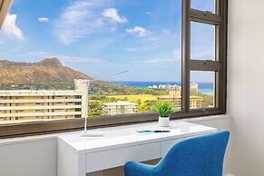 Diamond Head and Ocean views with King Bed and Parking