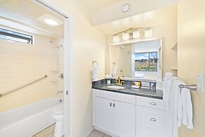 Diamond Head and Ocean views with King Bed and Parking