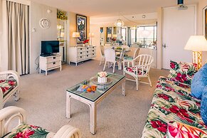 Diamond Head and Ocean views with King Bed and Parking