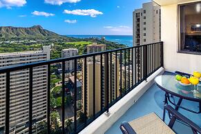 Diamond Head and Ocean views with King Bed and Parking