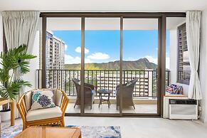 Diamond Head and Ocean views with King Bed and Parking