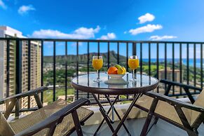 Diamond Head and Ocean views with King Bed and Parking