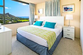 Diamond Head and Ocean views with King Bed and Parking