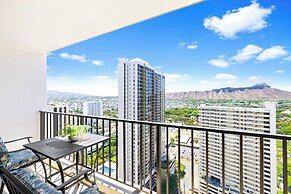 Diamond Head and Ocean views with King Bed and Parking