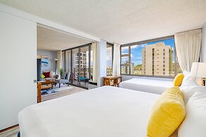 Diamond Head and Ocean views with King Bed and Parking