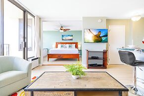 Diamond Head and Ocean views with King Bed and Parking