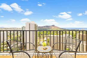 Diamond Head and Ocean views with King Bed and Parking