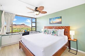 Diamond Head and Ocean views with King Bed and Parking