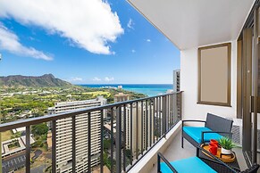 Diamond Head and Ocean views with King Bed and Parking