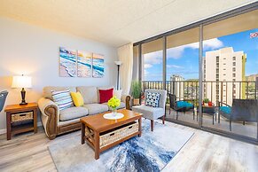 Diamond Head and Ocean views with King Bed and Parking