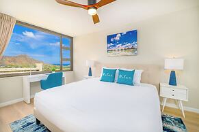 Diamond Head and Ocean views with King Bed and Parking