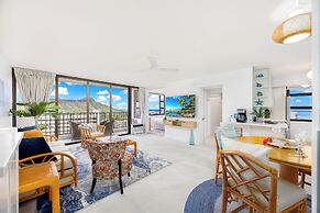 Diamond Head and Ocean views with King Bed and Parking