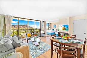 Diamond Head and Ocean views with 2 Double Beds and Parking
