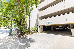 Diamond Head and Ocean views with 2 Double Beds and Parking