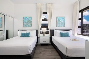 Diamond Head and Ocean views with 2 Double Beds and Parking