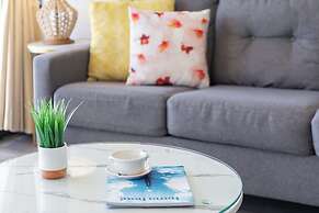 Diamond Head and Ocean views with 2 Double Beds and Parking