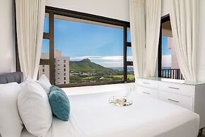 Diamond Head and Ocean views with 2 Double Beds and Parking