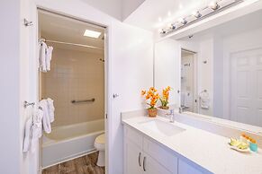 Diamond Head and Ocean views with 2 Double Beds and Parking