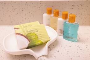 Diamond Head and Ocean views with 2 Double Beds and Parking