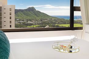 Diamond Head and Ocean views with 2 Double Beds and Parking