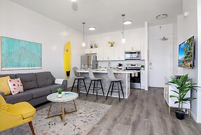 Diamond Head and Ocean views with 2 Double Beds and Parking