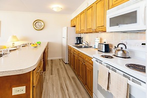 Diamond Head and Ocean views with 2 Double Beds and Parking