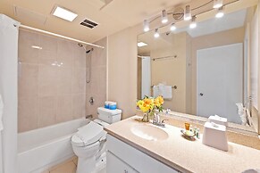 Diamond Head and Ocean views with 2 Double Beds and Parking