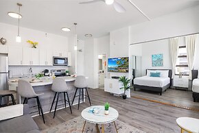 Diamond Head and Ocean views with 2 Double Beds and Parking