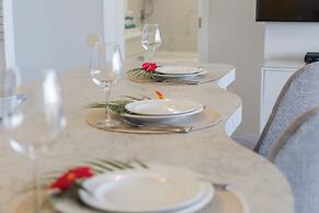 Diamond Head and Ocean views with 2 Double Beds and Parking