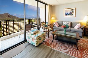 Diamond Head and Ocean views with 2 Double Beds and Parking