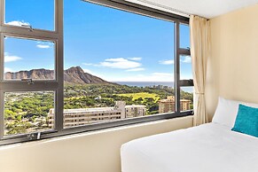Diamond Head and Ocean views with 2 Double Beds and Parking