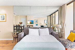 Diamond Head and Ocean views with 2 Double Beds and Parking