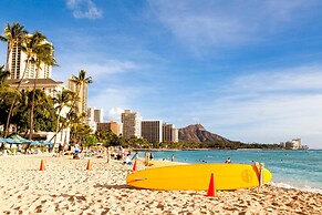 Diamond Head and Ocean views with 2 Double Beds and Parking