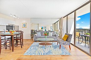 Diamond Head and Ocean views with 2 Double Beds and Parking