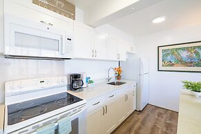 Diamond Head and Ocean views with 2 Double Beds and Parking