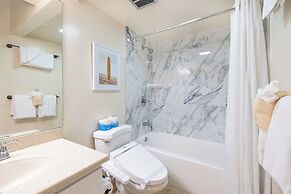 Diamond Head and Ocean views with 2 Double Beds and Parking